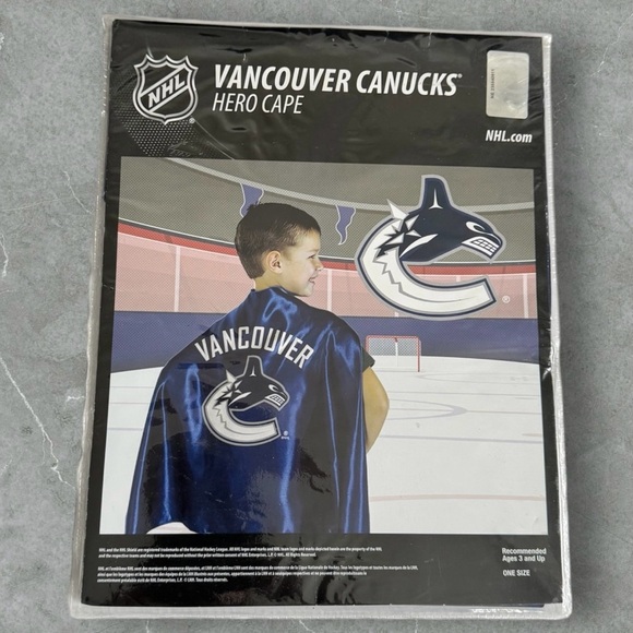 🆕NHL Vancouver Canucks Superhero Costume - Picture 1 of 10